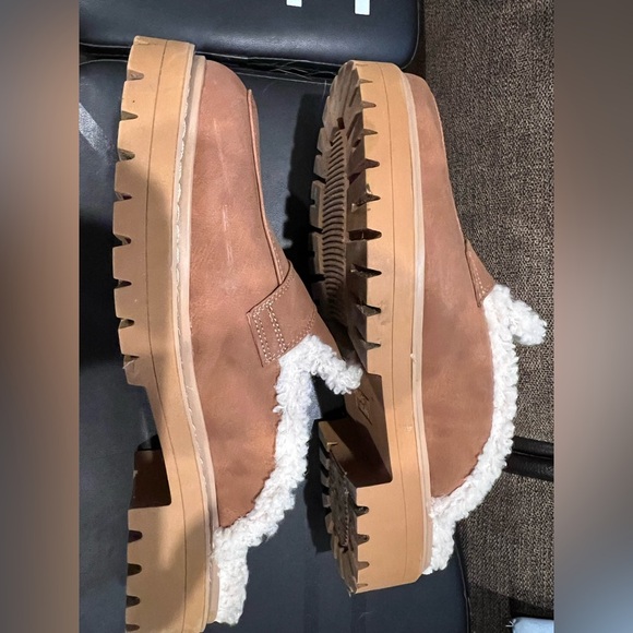 Tan Time and Tru faux leather women's Mules with faux shearling Lining. Size 10 - Picture 6 of 8